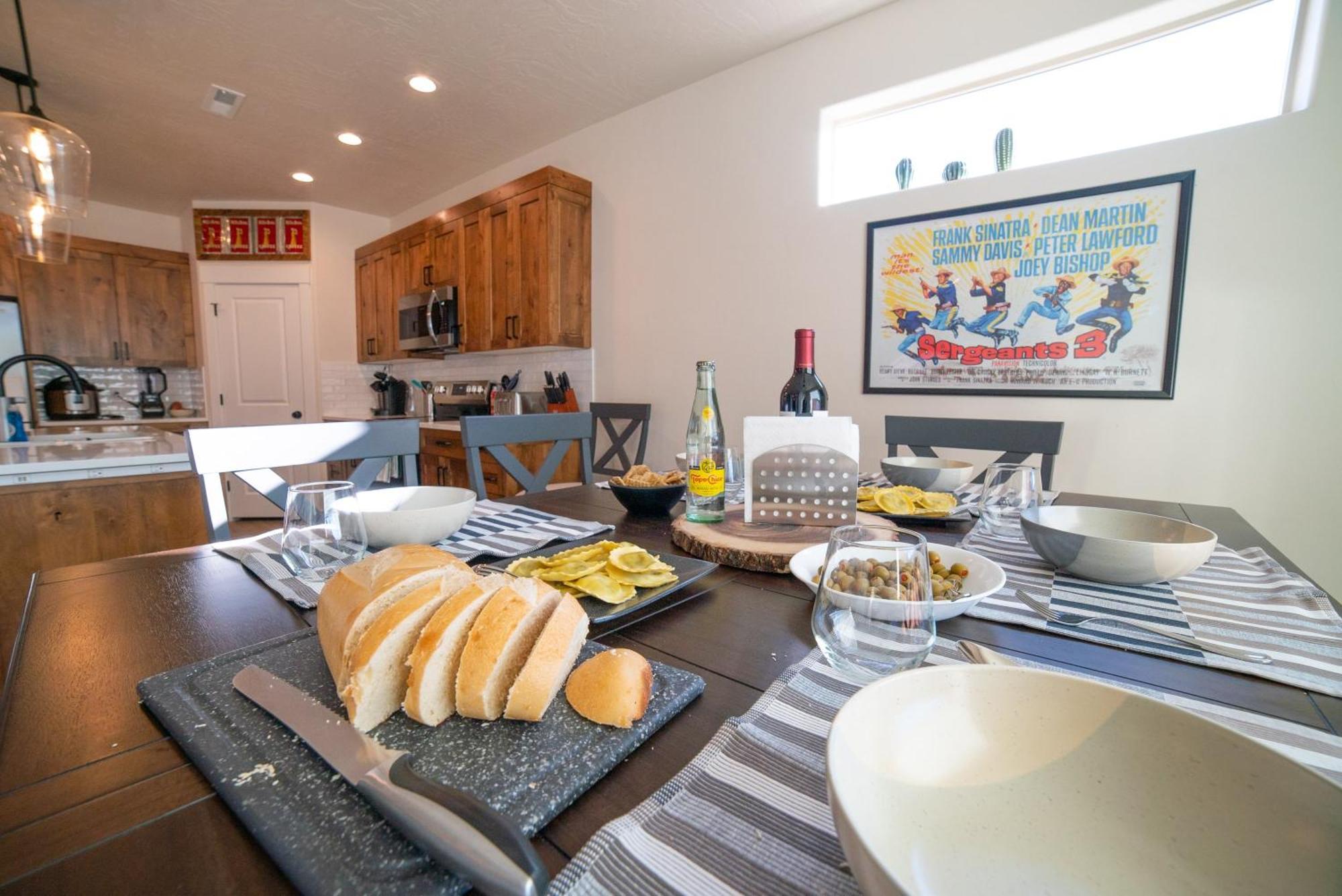 Hollywood Hangout - New West Properties Канаб Экстерьер фото